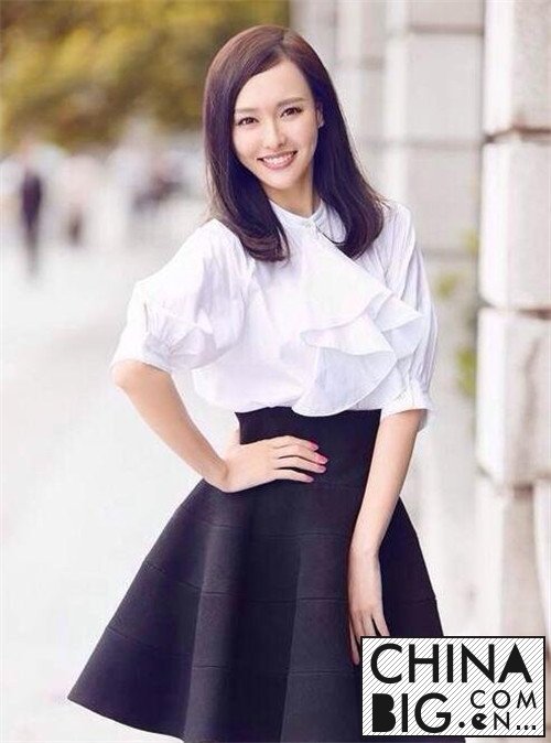 唐嫣微博最新動態(tài)，演藝生涯與生活多彩篇章揭秘