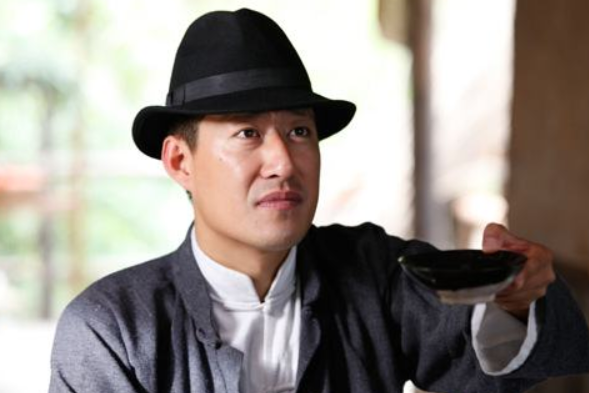抗戰(zhàn)電視劇男演員,抗戰(zhàn)電視劇男演員與小巷中的秘密故事