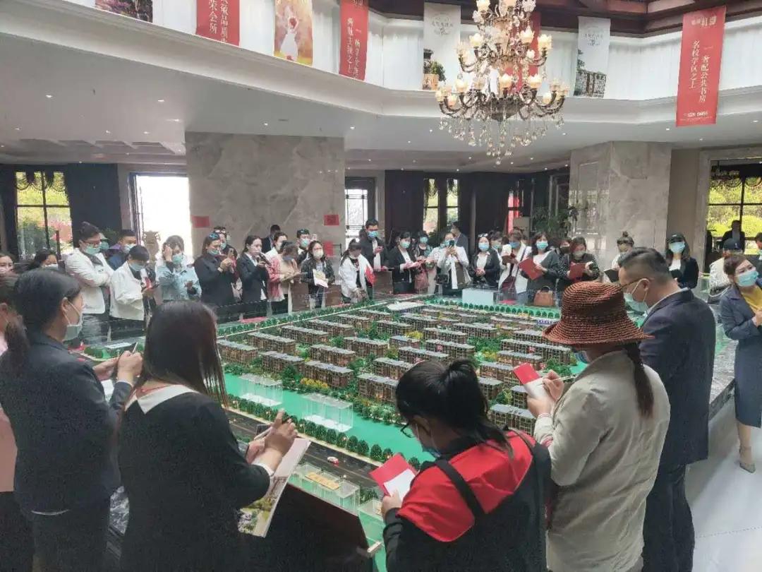 五月最新網(wǎng)，小巷中的秘密美食殿堂探索
