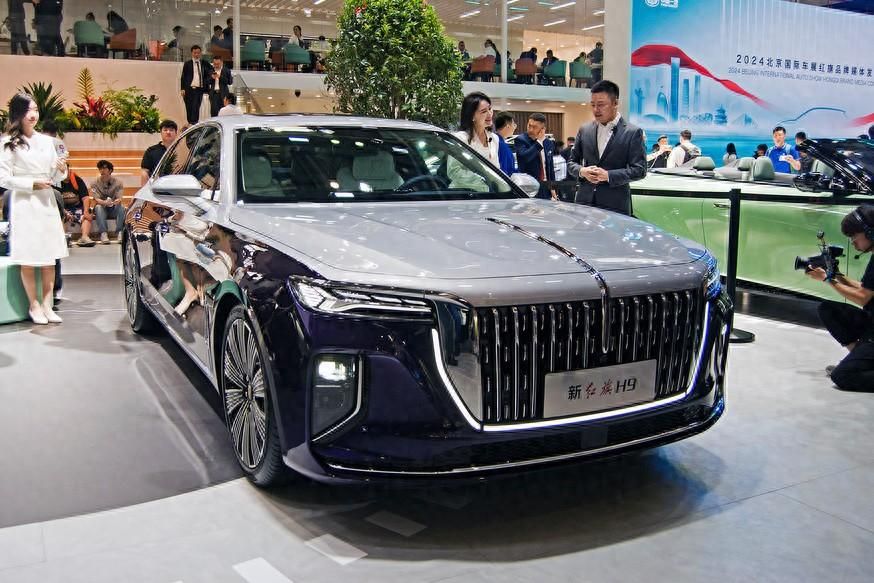 紅旗汽車全新亮相，展現(xiàn)國車風(fēng)采的魅力